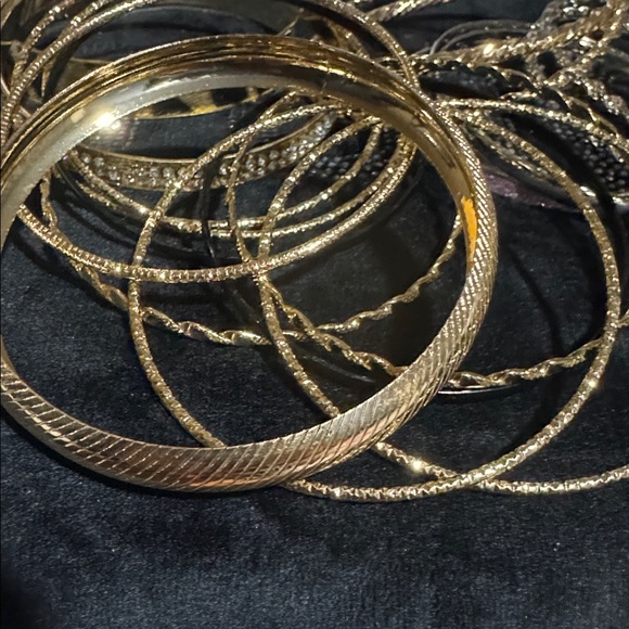 Bangles & Bracelets $13 each or 3 for $25 winners choice - Picture 3 of 9